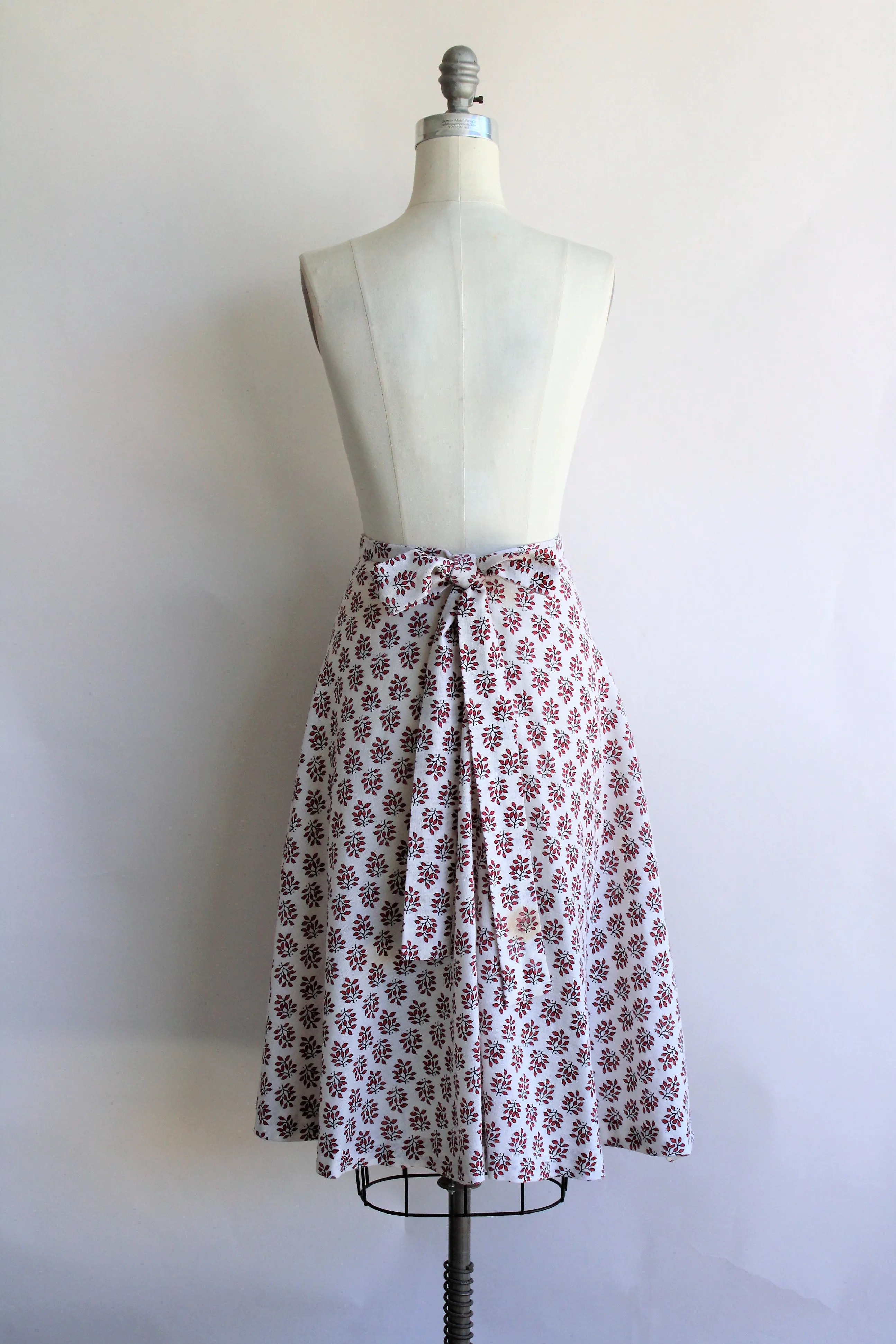 Vintage 1970s Red Leaf Print Skirt