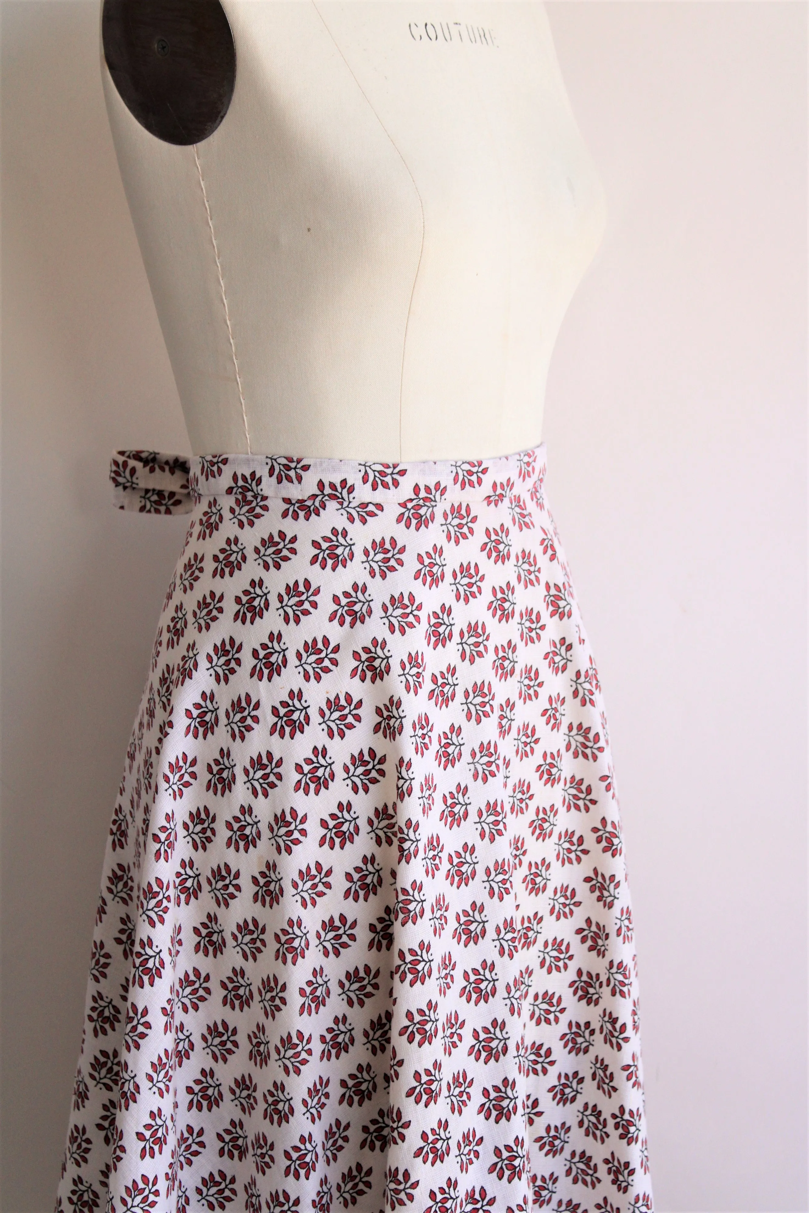 Vintage 1970s Red Leaf Print Skirt