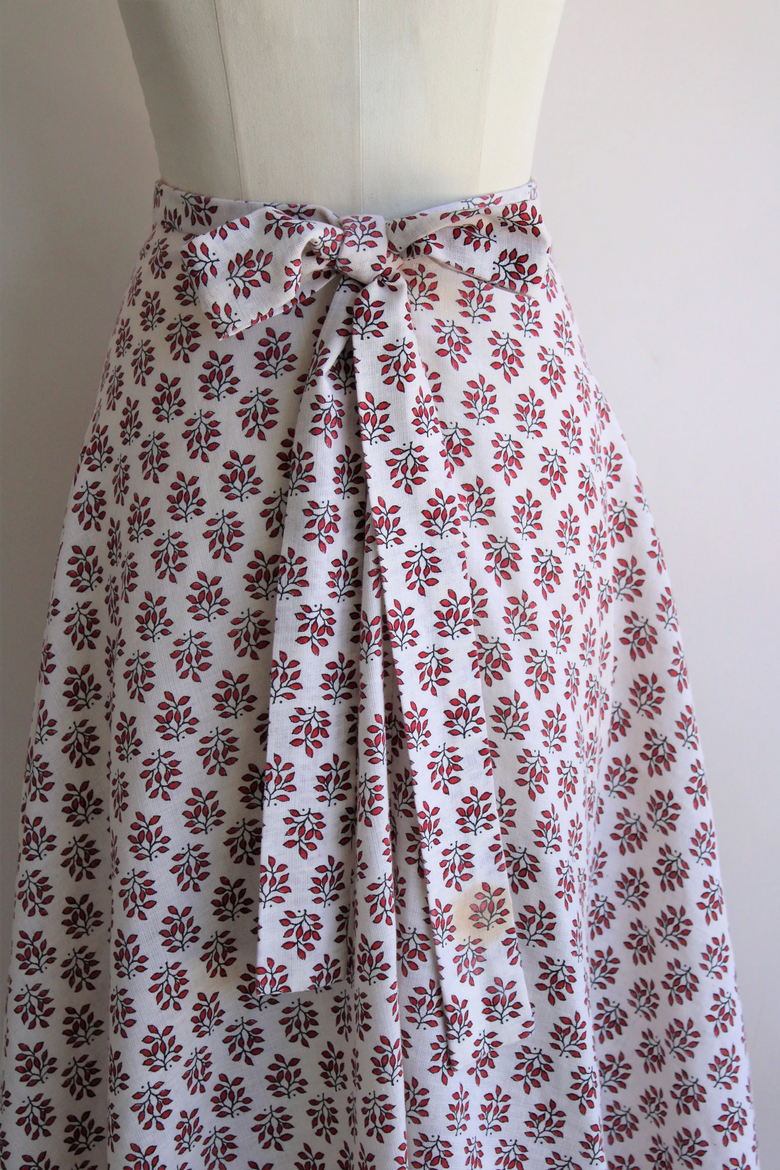 Vintage 1970s Red Leaf Print Skirt