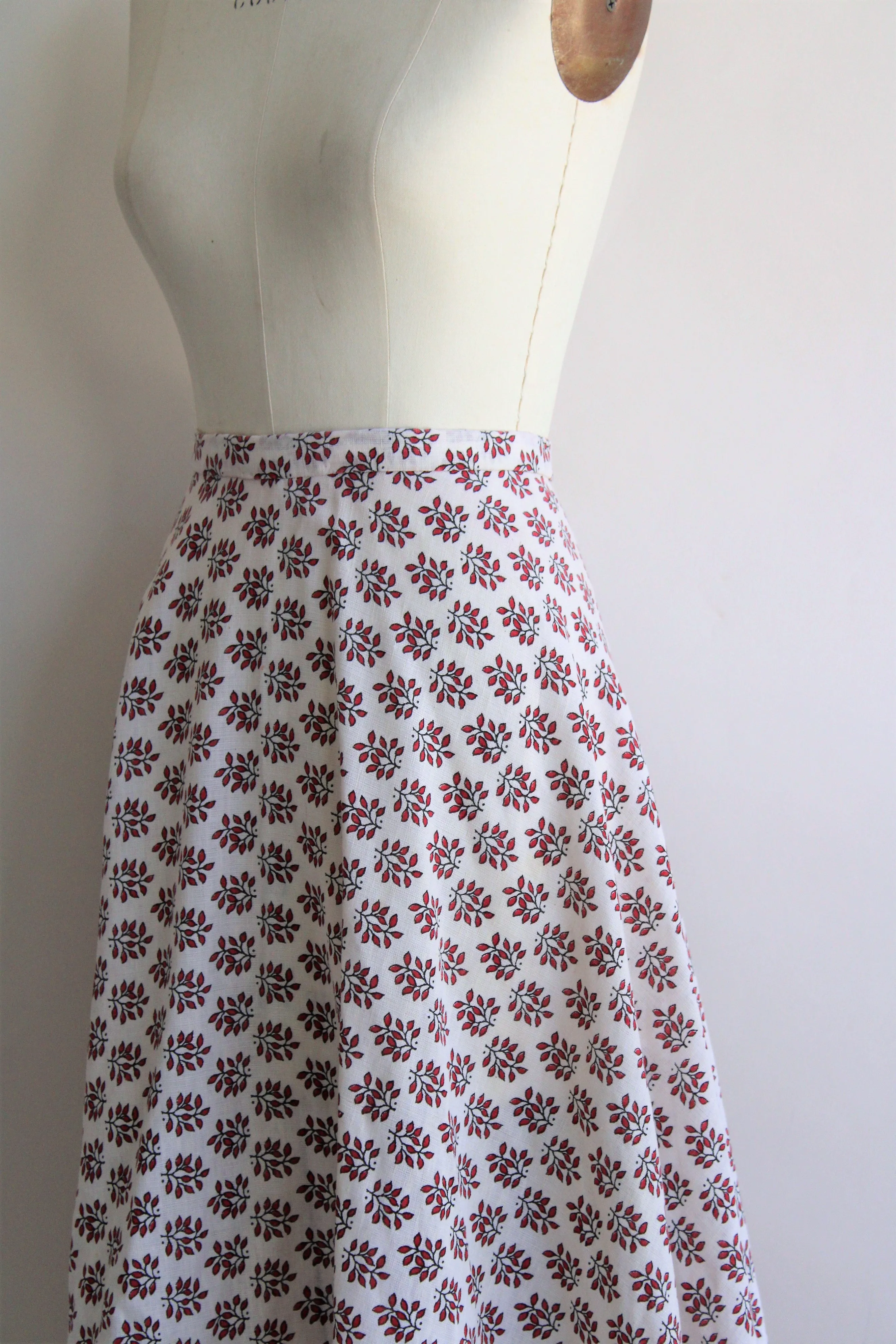 Vintage 1970s Red Leaf Print Skirt