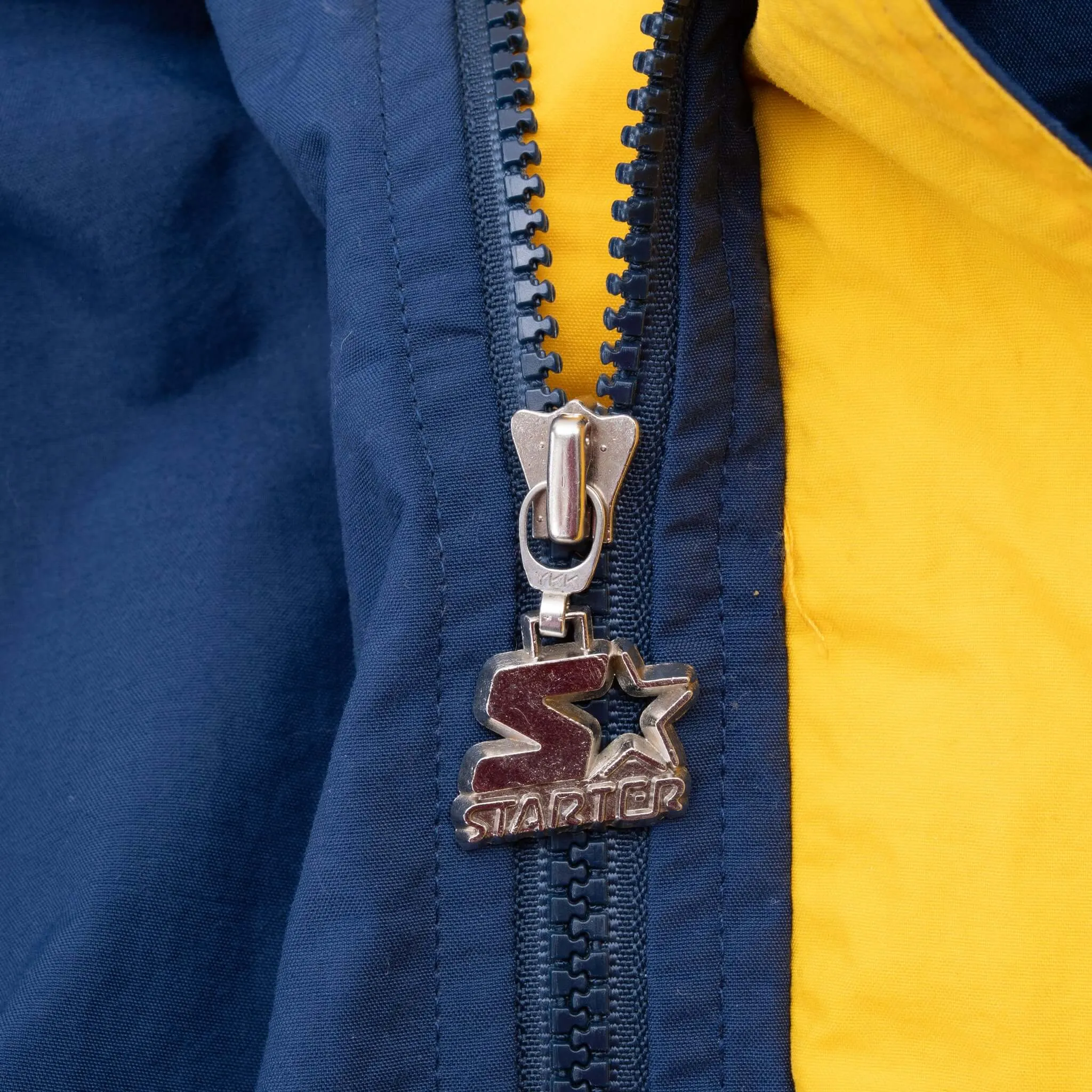 VINTAGE NCAA NOTRE DAME FIGHTING IRISH STARTER WINDBREAKER JACKET 1990S XL