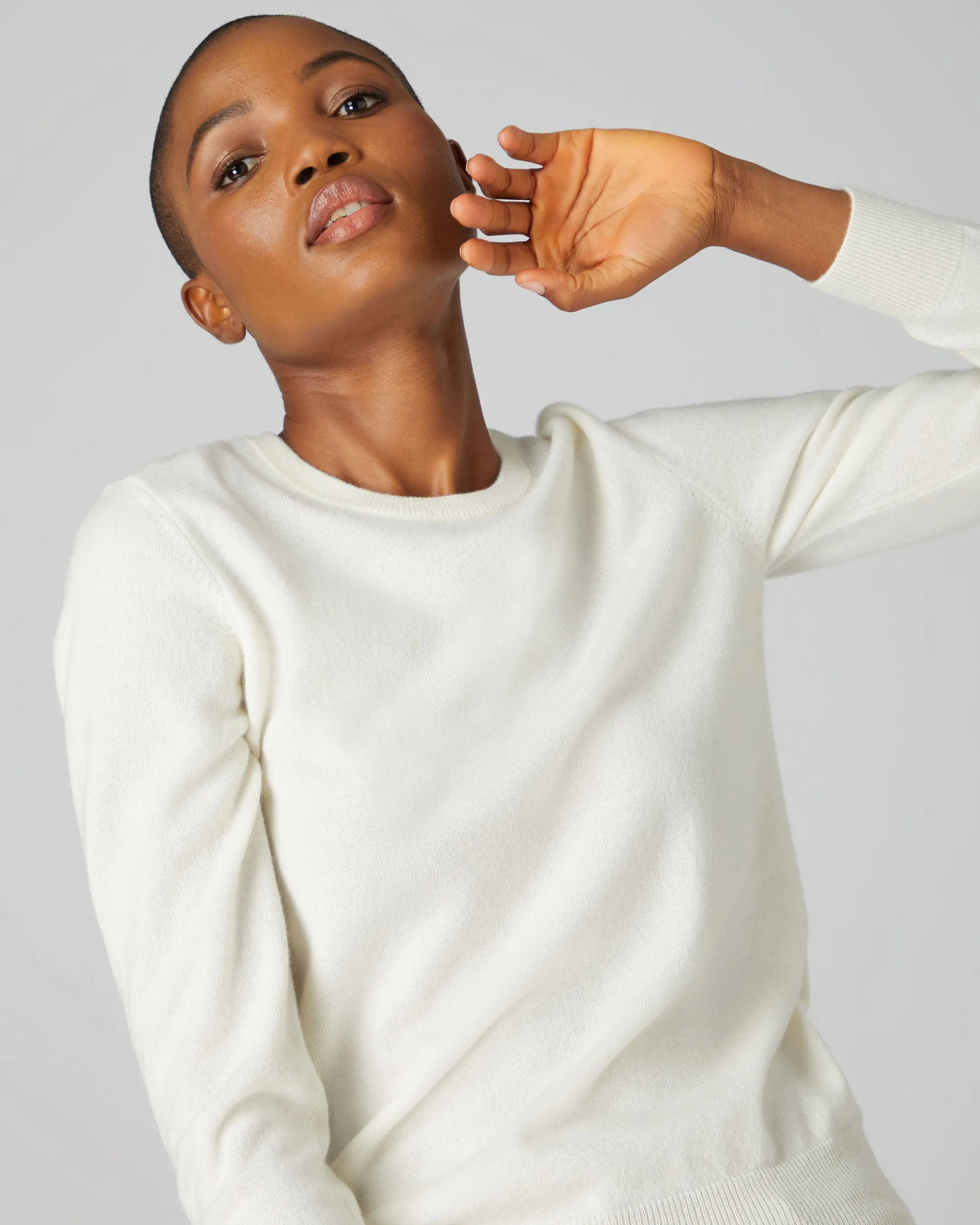 Women's Evie Classic Round Neck Cashmere Sweater New Ivory White